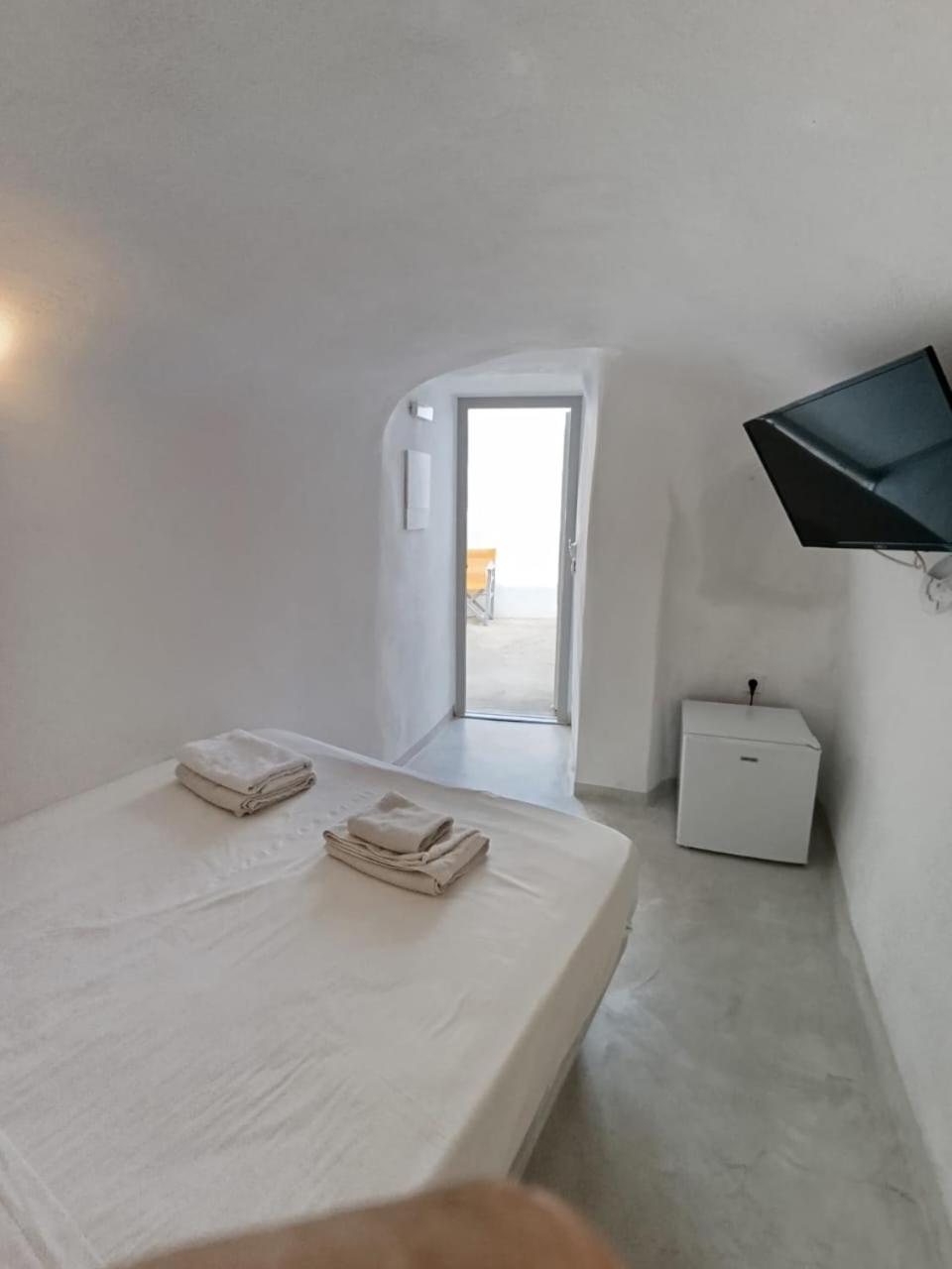 Fira Comfort Rooms Exterior foto